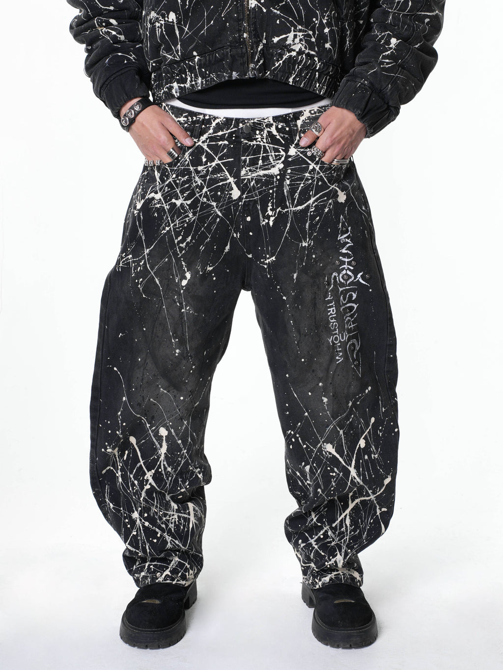 “Relationship“ Printed Splashed Ink Washed Jeans in Black Denim