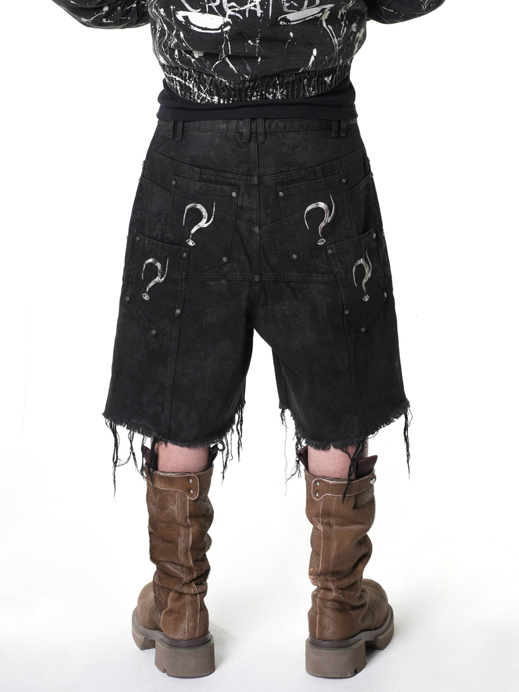 ”Truth“ Printed Distressed Knee Waxed Cloud Work Jorts