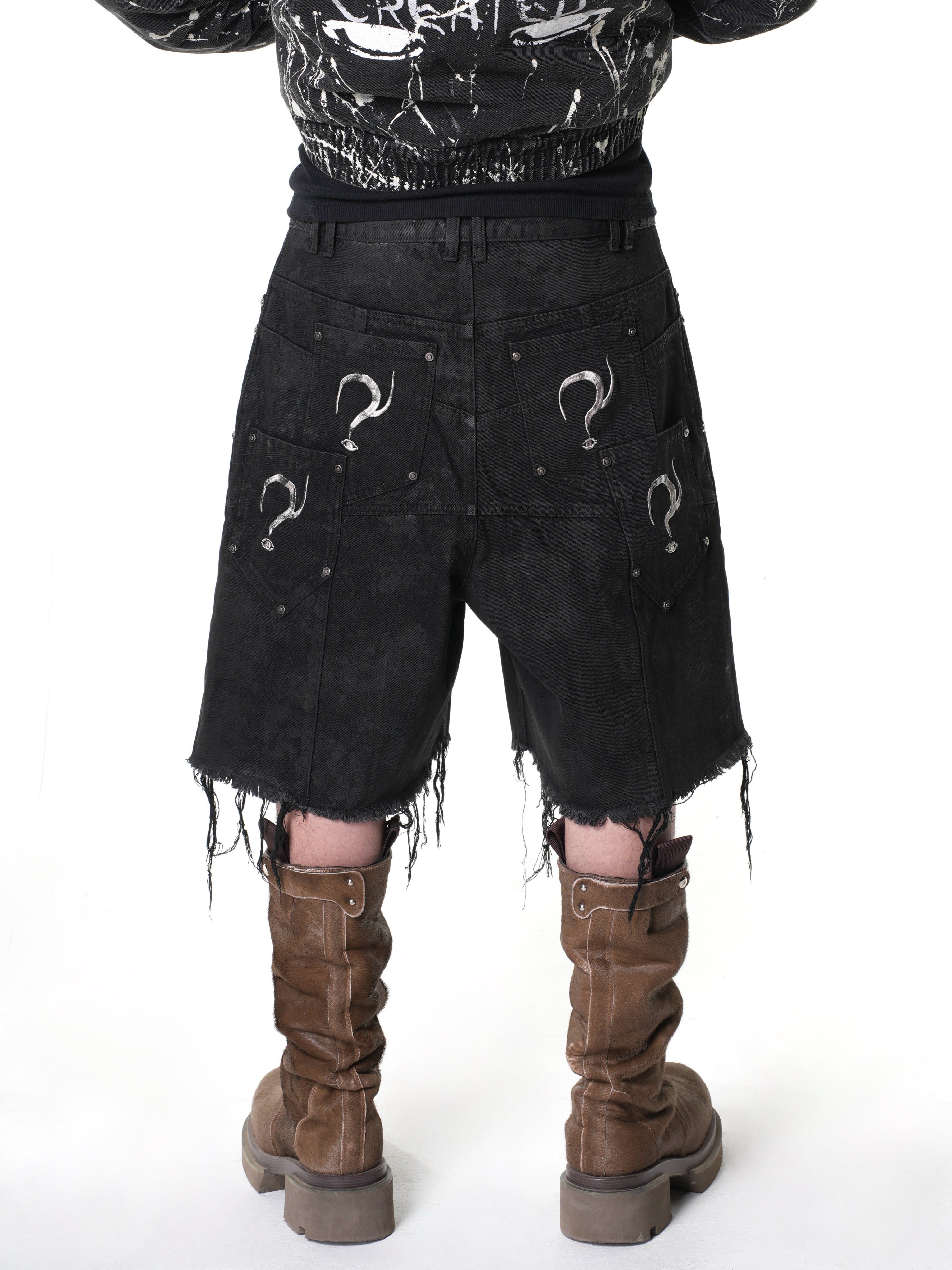 ”Truth“ Printed Distressed Knee Waxed Cloud Work Jorts