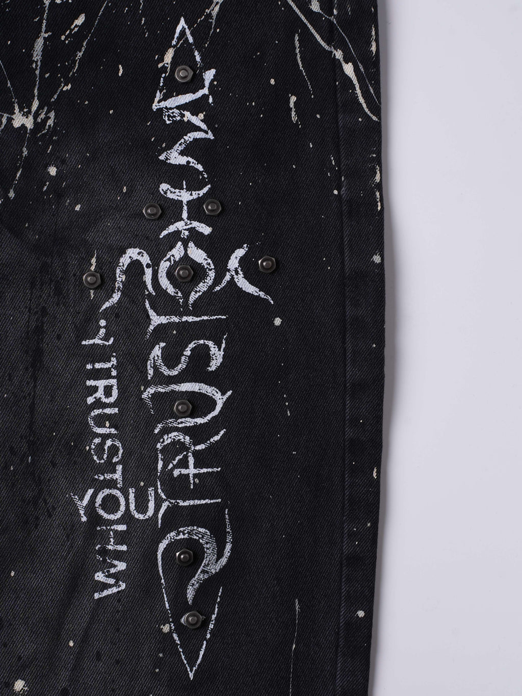 “Relationship“ Printed Splashed Ink Washed Jeans in Black Denim