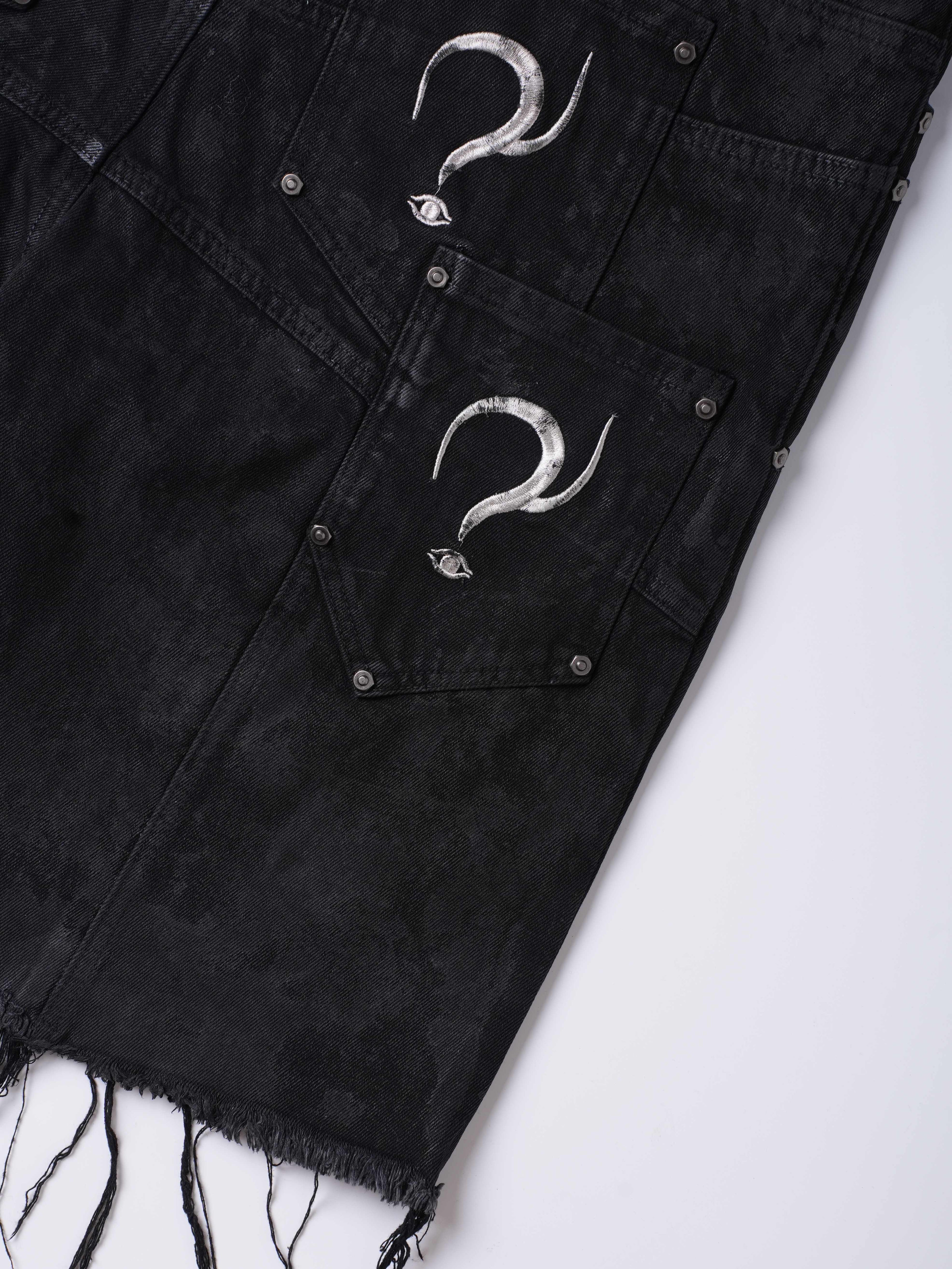 ”Truth“ Printed Distressed Knee Waxed Cloud Work Jorts