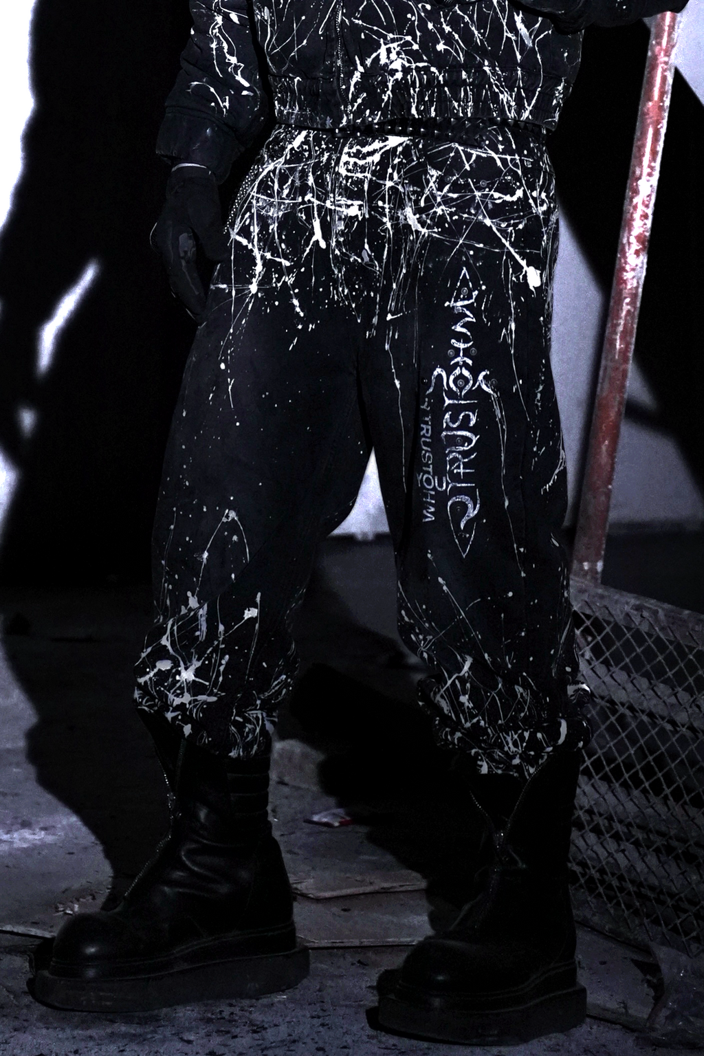 “Relationship“ Printed Splashed Ink Washed Jeans in Black Denim